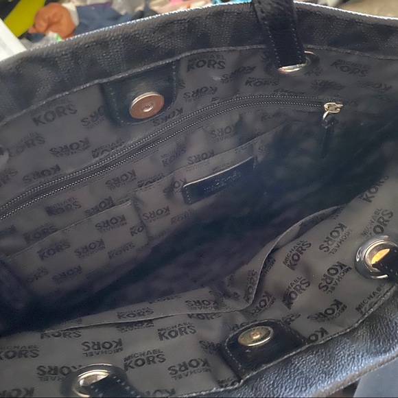 Bundle!!! Three Michael Kors purses - Picture 8 of 8